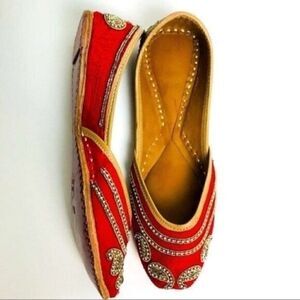 Hand
crafted womans shoes Red embellished Punjabi Jutti Khussa EU36 BoxP